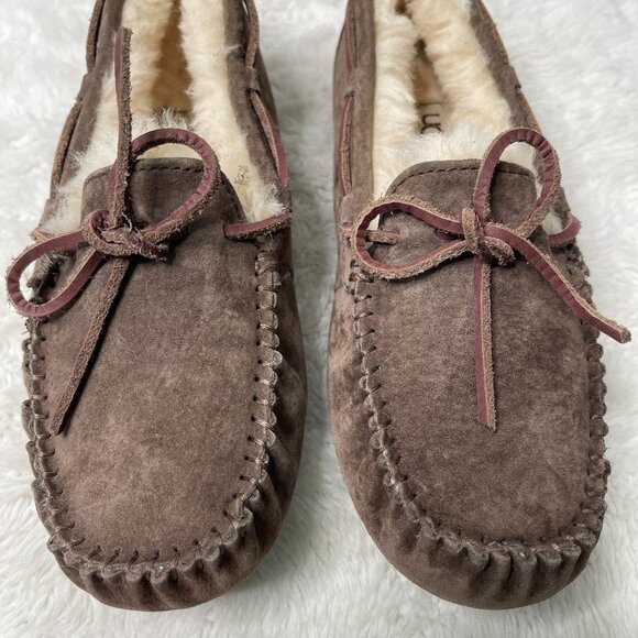 UGG #5612 Women's Brown Dakota Lace Up Moccasin Slippers Shoes Size 6 US - Picture 2 of 13
